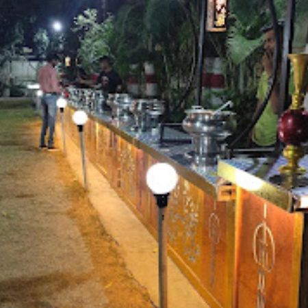 Hotel Blue Paradise Chandrapur ภายนอก รูปภาพ