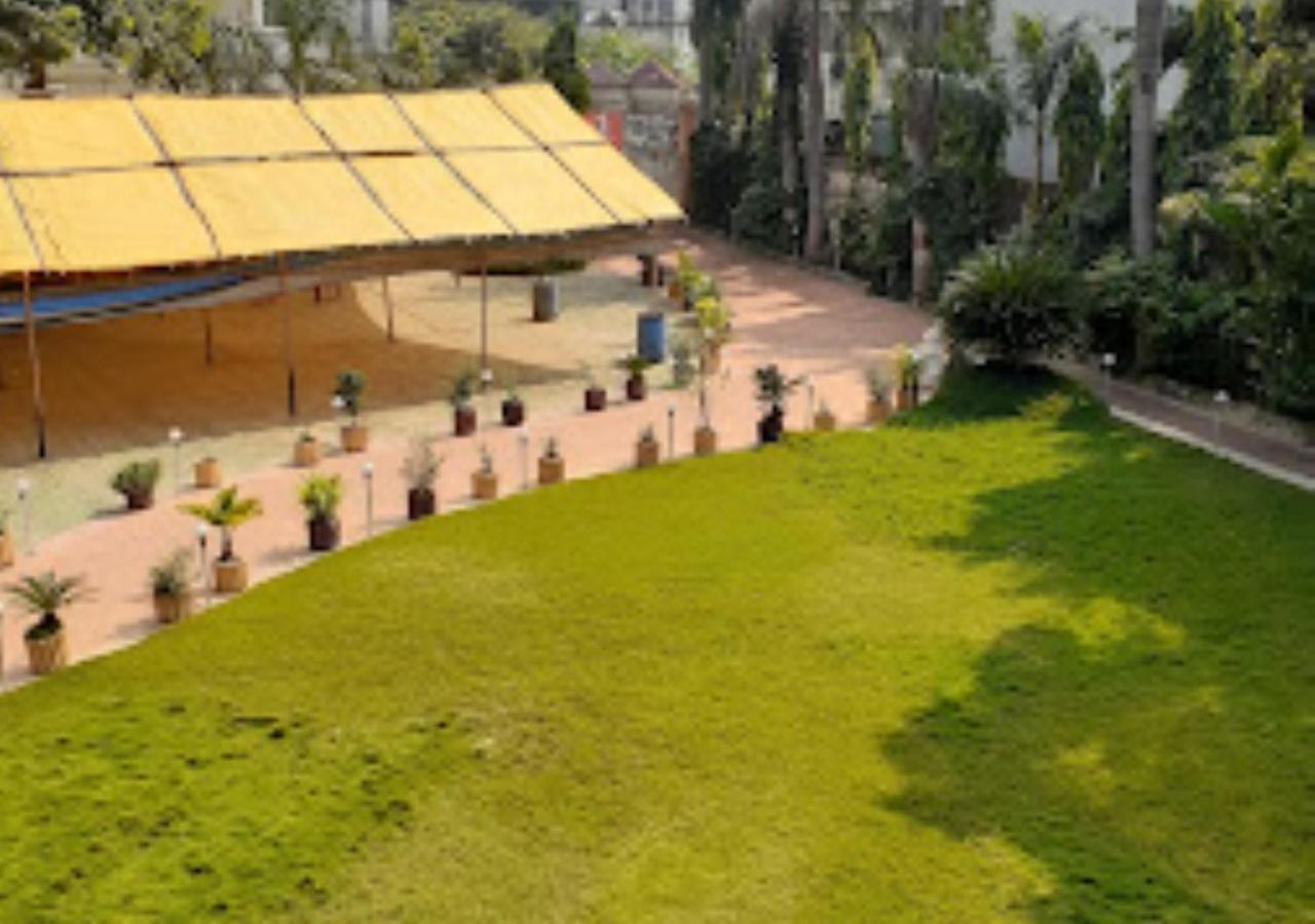 Hotel Blue Paradise Chandrapur ภายนอก รูปภาพ