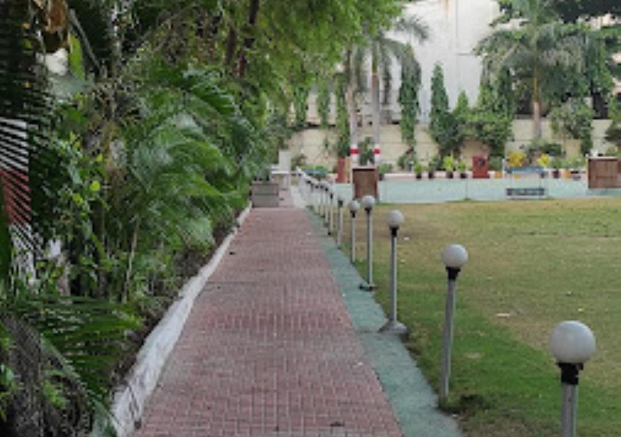 Hotel Blue Paradise Chandrapur ภายนอก รูปภาพ