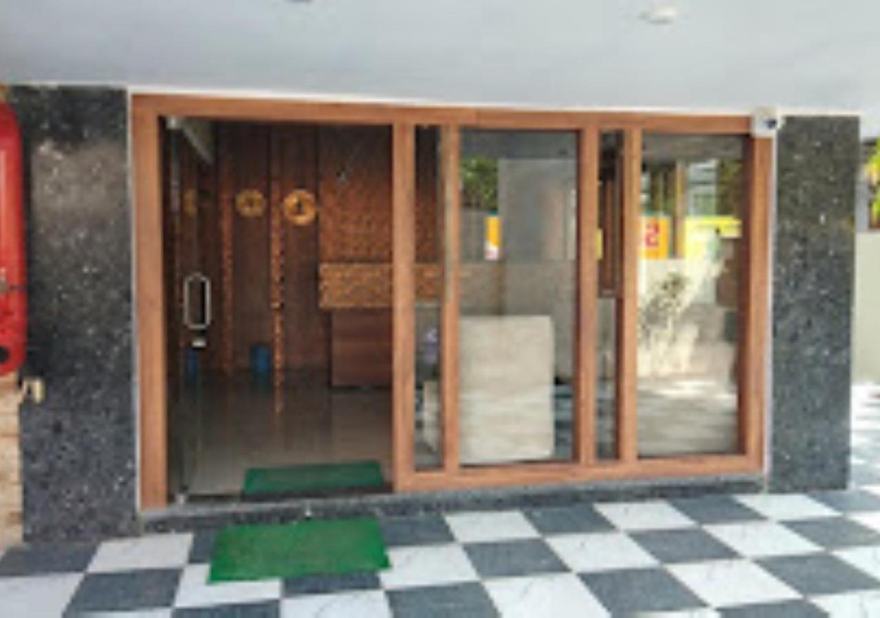 Hotel Blue Paradise Chandrapur ภายนอก รูปภาพ