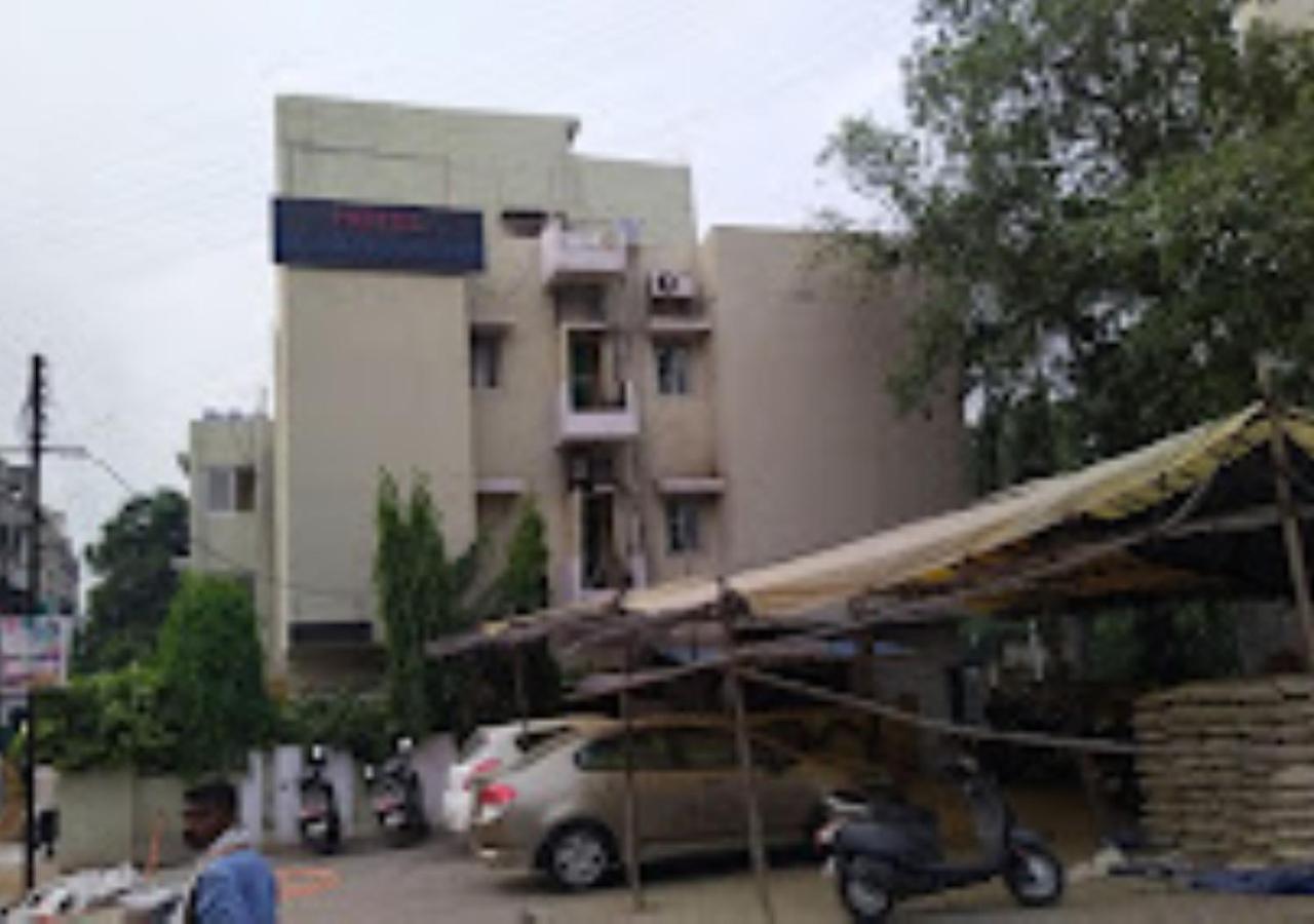 Hotel Blue Paradise Chandrapur ภายนอก รูปภาพ