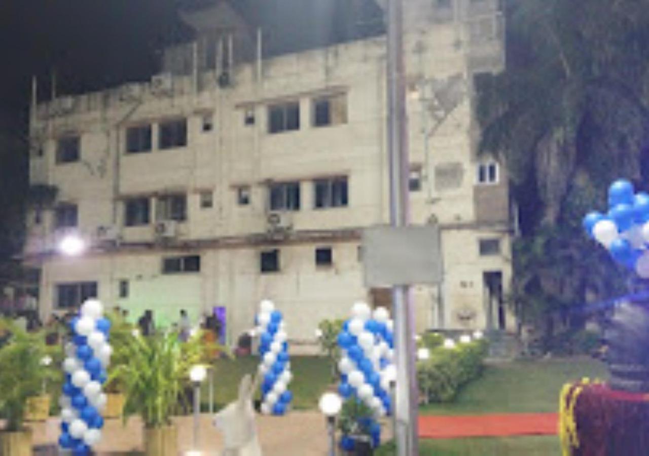 Hotel Blue Paradise Chandrapur ภายนอก รูปภาพ